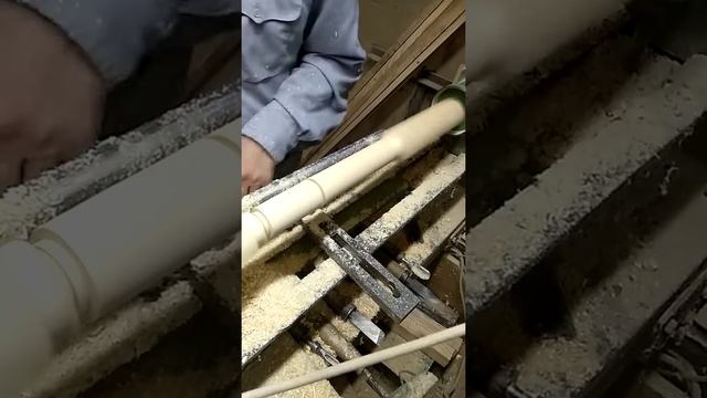 Точим ножки для будущего табурета смотреть онлайн