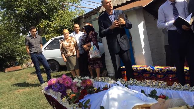 Ек. 7. 2. Лучше ходить в дом плача чем в дом веселья . Пох. Мамы. смотреть онлайн