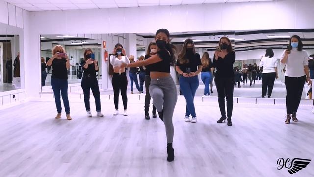 MI LUGAR FAVORITO ? CLASES DE BASICO BACHATA LADY STYLE MADRID BSK DANCE смотреть онлайн