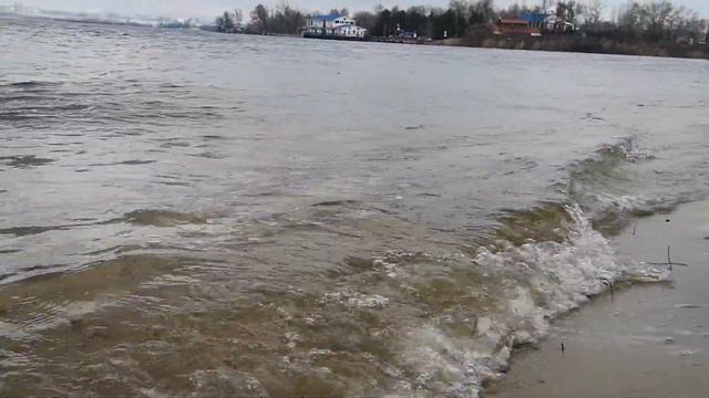 Шум волн. Река Днепр. Вода смотреть онлайн