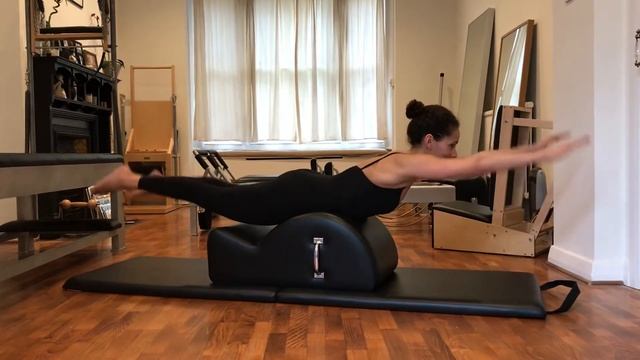 Swimming ?♀️ Pilates spine corrector! смотреть онлайн
