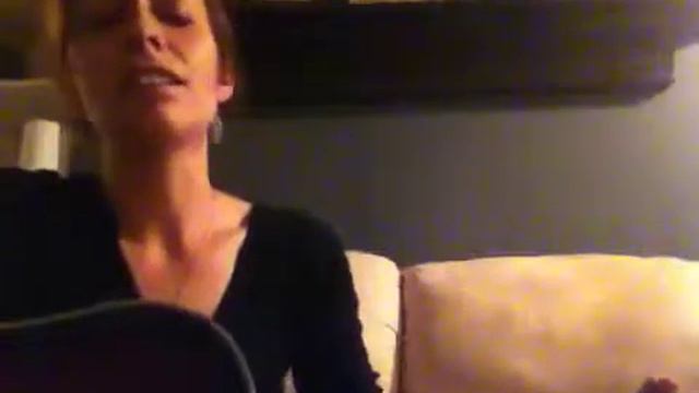 Lana del Rey- Acoustic Cover of Born to Die смотреть онлайн