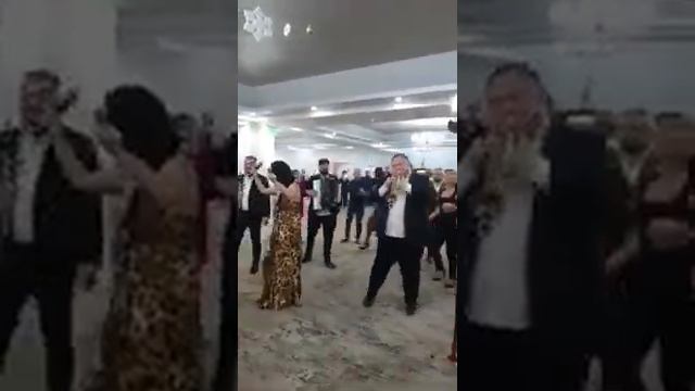 Georgiana Lapadat - Super Petrecere Revelion 2022 La Milano 🥰❤️ смотреть онлайн