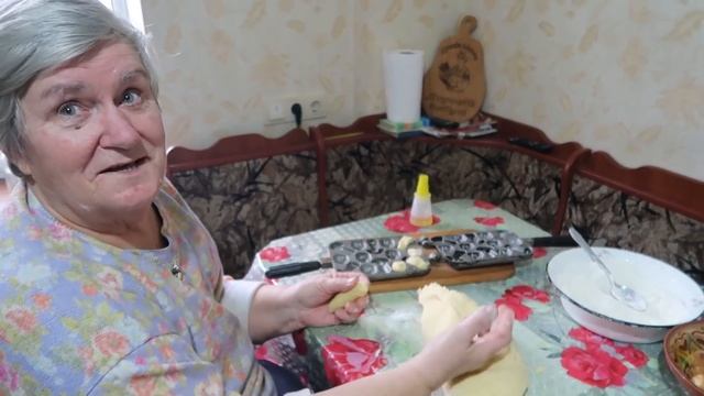 Как сделать печенье в форме орехов и грибов?