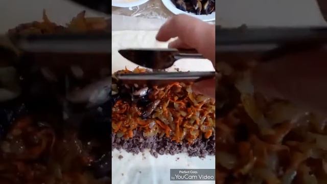 Пирог мясной из слоеного теста???