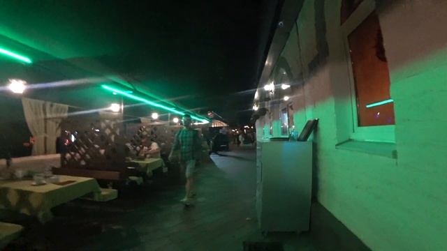 Ночной Сочи. Набережная реки Сочи. Кафе Бережок. Отдых в Сочи и шашлык в Сочи. смотреть онлайн