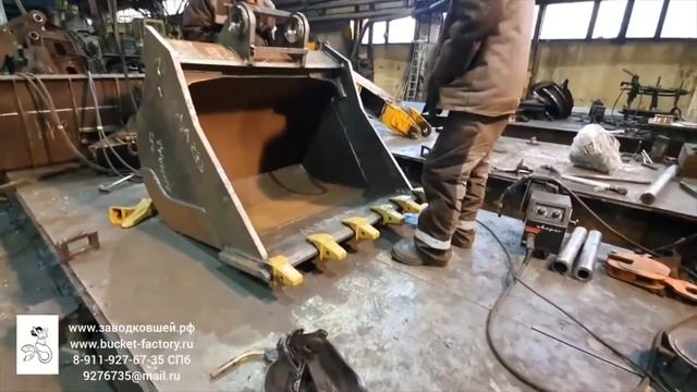 Установка адаптеров и бокорезов на ковш | OTR GROUP смотреть онлайн