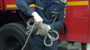 Сматывание спасательной веревки в клубок длиной 30 м