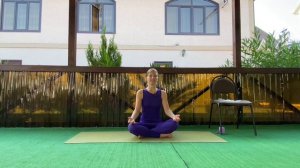 Ежедневная практика с разминкой, пранаямами и Сурьей Намаскар.