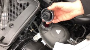 How to check and top up the coolant level Mercedes Benz C180 Sedan/Saloon DIY