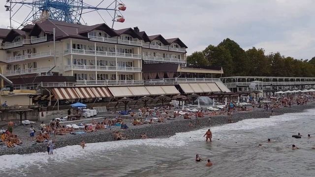 ЛАЗАРЕВСКОЕ 2020?СОЧИ. Холодина, всего +27! А еще недавно было +51. Центральная набережная и пляж!