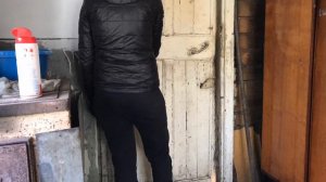 Ремонт в заброшке. Часть 14. Отмываю вековую грязь в заброшке