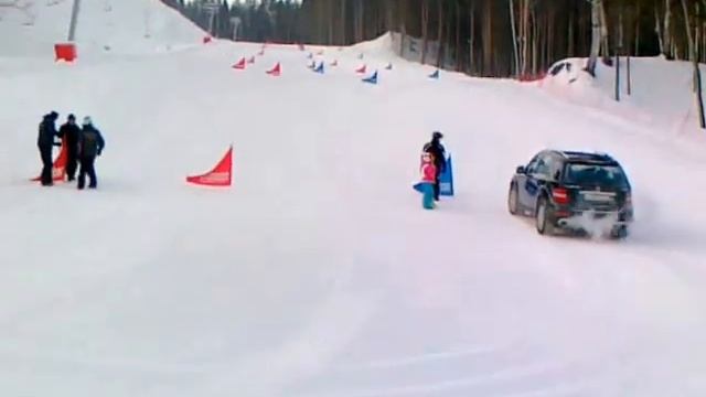Горнолыжный слалом на Mercedes ML смотреть онлайн