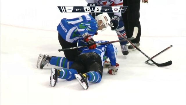 УЖАСНАЯ ТРАВМА В ХОККЕЕ хк Титан Титан ХОККЕИСТ ударился