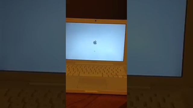 Apple MacBook Early 2009) With OS X 10.9 Mavericks And Harddrive
