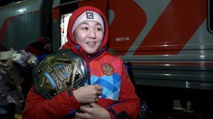 Салтанат Меденова привезла в Омск золотую медаль чемпионата России по боксу