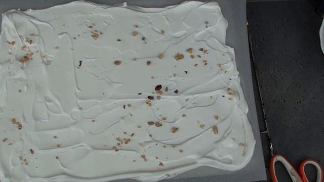 Меренговый рулет со смородиной и сырным кремом (Meringue Roll With Currants And Cheese Cream)