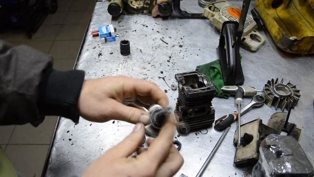 STIHL 180 Коли сам дома ремонтуєш!Знімаю криті підшипники і ставлю відкриті! смотреть онлайн