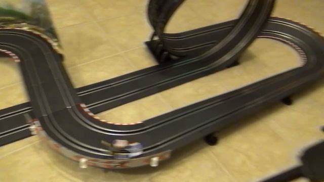 Carrera GO!!! Mario Kart 8 Slot Car Racetrack Demonstration смотреть онлайн
