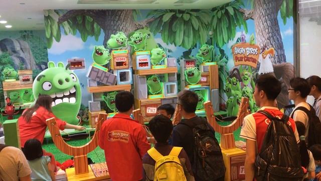 Angry Birds Play Center, D Park, Tsuen Wan, Hong Kong, Slingshot game смотреть онлайн