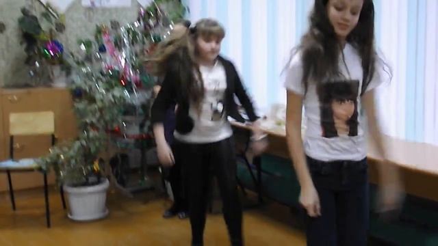Новогодний танец "Недетское время" смотреть онлайн