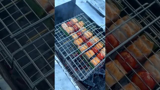 Как приготовить лосось на даче #shorts смотреть онлайн