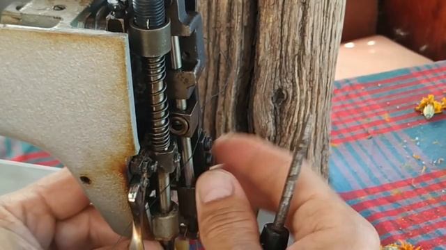 Ремонт швейной машинки. Не шьёт. Самая частая поломка не захватывает нитку. Как всегда не сложно смотреть онлайн