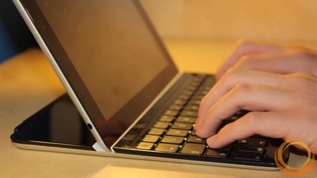 Logitech Ultrathin Keyboard Case for iPad Review смотреть онлайн