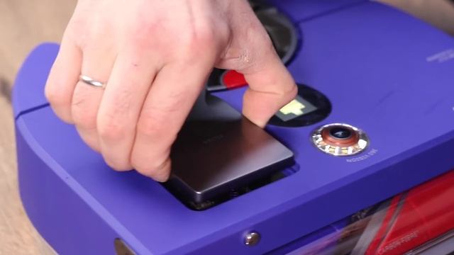 ЭТО iPhone среди РОБОТОВ-ПЫЛЕСОСОВ! (Dyson 360 VIS NAV) смотреть онлайн