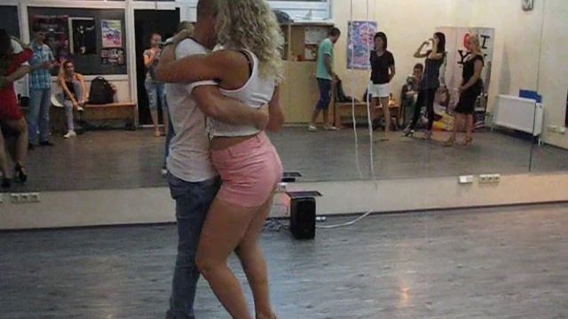 Yuriy Leshchuk & Natalie Karnaukh - Kizomba class 2014 July 17 смотреть онлайн