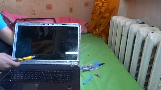 HP PAVILION 17-f006sr - разбираем ноутбук 1 часть смотреть онлайн