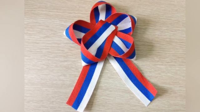 Мастер-класс «Брошь ко Дню России» смотреть онлайн