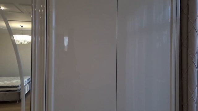 Шкаф под потолок, комод, прикроватные тумбы и стол в Неоклассике.Обзор 71 смотреть онлайн