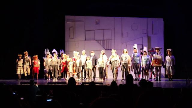 Поклон и аплодисменты спектакля "Большой секрет для маленькой компании". Театр "Карамболь". смотреть онлайн