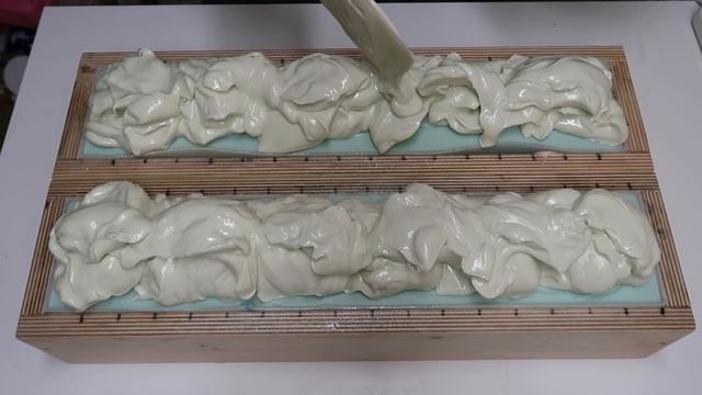 Hawaii-Inspired Soap (+ Rooster Hatred) | Royalty Soaps смотреть онлайн