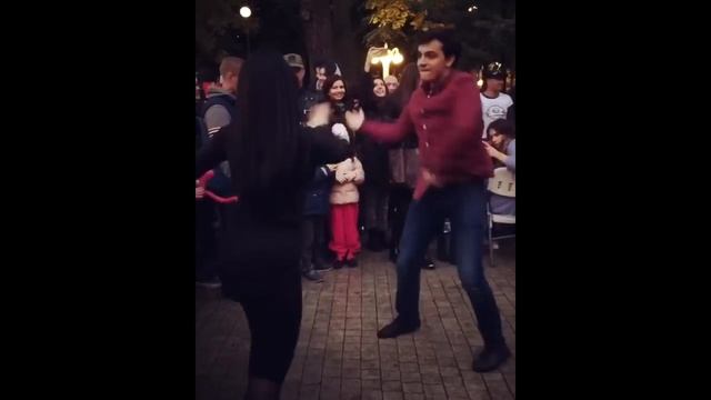 Красивый Ачарули От Велеколепных Танцоров смотреть онлайн