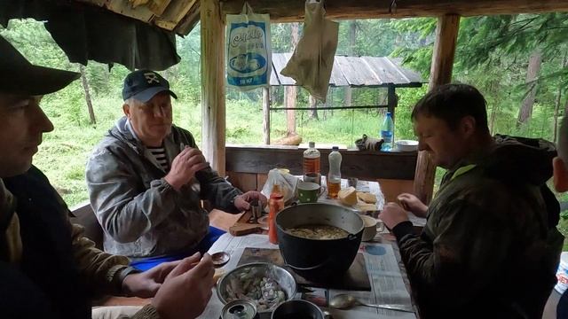 Путешествие в верховья Бирюсы | 3 дня живем в избе | Баня на берегу реки смотреть онлайн