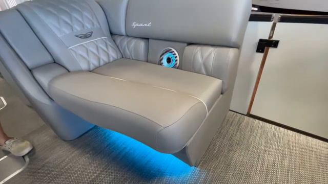 2024 Bennington 27QXFBA at Kelly's Port (www.KellysPort.com) смотреть онлайн