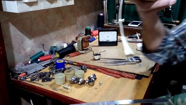 Размагничиваем пинцет, линейку, ножницы. смотреть онлайн
