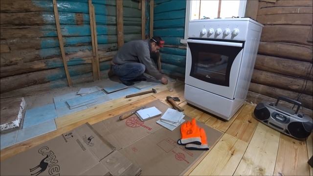 Укладка плитки на пол в кухне/ дом в деревне ремонт своими руками. влоги из деревни. смотреть онлайн