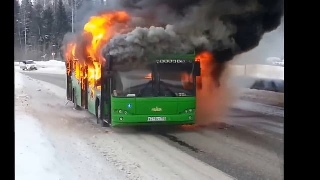 В Перми горит автобус! смотреть онлайн