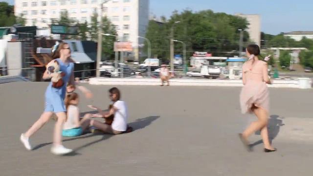 День детства. Флешмоб у цирка смотреть онлайн