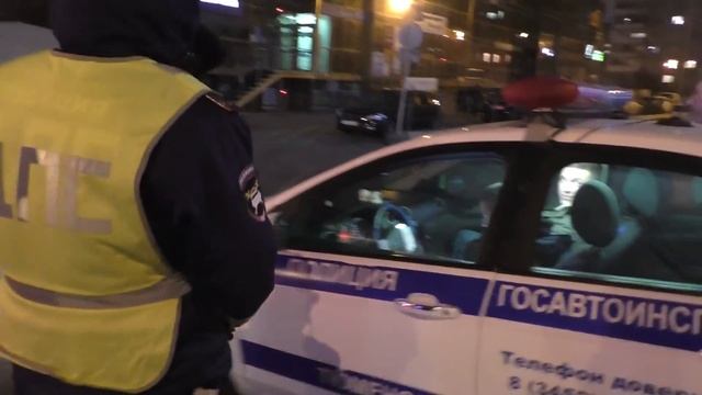 Что делать когда полицейские нарушают? смотреть онлайн