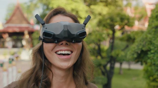 DJI Avata Fly Smart Combo (DJI FPV Goggles V2) смотреть онлайн
