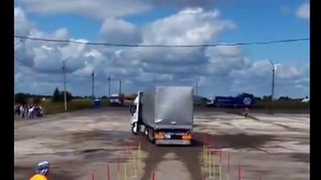 How to reverse a Truck - Epic TRUCK skills test [Official BAD] смотреть онлайн