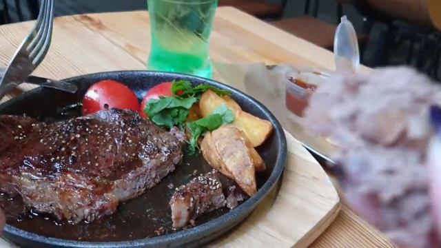 Самый дорогой стейк в МясоRoob в Нижнем Новгороде. Оценка стейк хауса и Vip бургерной смотреть онлайн