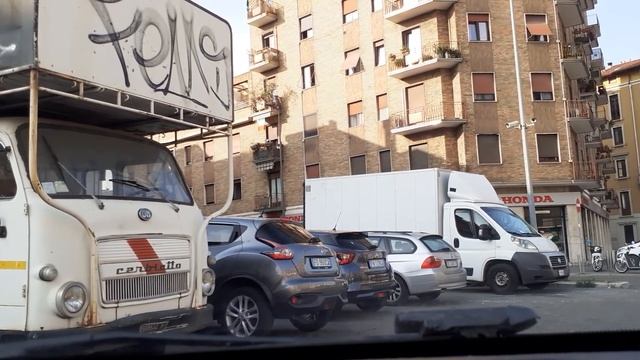 ПО ЕХАЛИ В РУССКИЙ МАГАЗИН В МИЛАНЕ смотреть онлайн