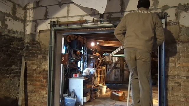 УСТАНОВКА АВТОМАТИЧЕСКИХ ВОРОТ В ГАРАЖ. ЧАСТЬ 1. смотреть онлайн