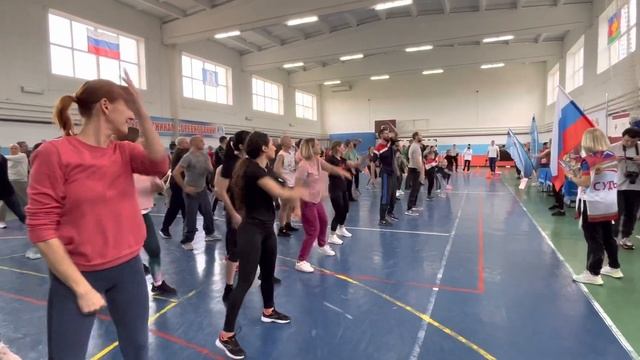 Музыкальная разминка с фитнес тренером( ГТО) смотреть онлайн