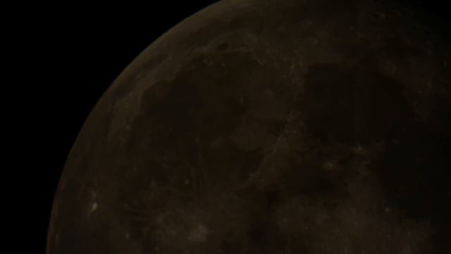 A short video of the moon through a 12" Cassegrain смотреть онлайн